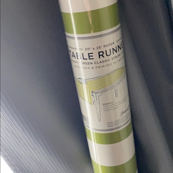 LAST ROLL: HESTER & COOK Table Runner-Paper. Lime Green and white. - Picture 5 of 7